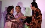Ahok & Nur Pamudji Terima Bung Hatta Anti Corruption Award