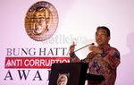 Ahok & Nur Pamudji Terima Bung Hatta Anti Corruption Award