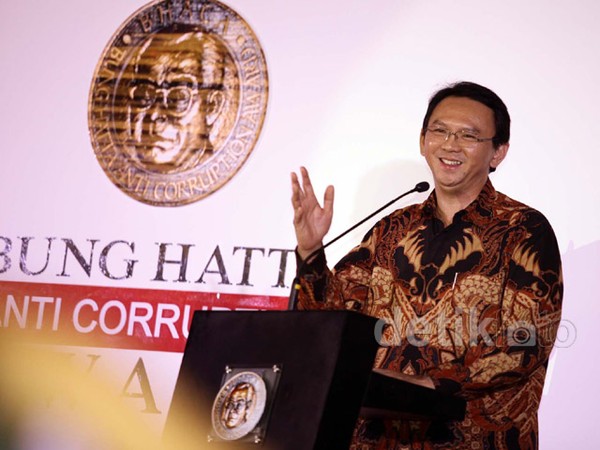 Ahok & Nur Pamudji Terima Bung Hatta Anti Corruption Award