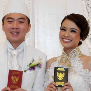 Winda Viska dan Suami Tunda Bulan Madu