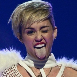 Ketika Miley Cyrus Kembali Menjadi Sosok Hannah Montana