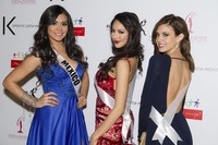 Ini dia Miss Mexico Cynthia Duque, Miss Canada Riza Santos, dan Miss USA Erin Brady. REUTERS/Darren Decker.     