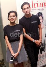 Keakraban Adipati Dolken dan Eva Celia