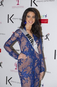 Alexia Viruez, Miss Bolivia ini terlihat berseri-seri. REUTERS/Darren Decker.     
