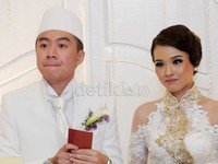Prosesi akad nikah berlangsung pukul 10.07 WIB di Upper Room, Kompleks Wisma Nusantara, Thamrin, Jakarta Pusat, Kamis (31/10/2013). Noel/detikHOT.