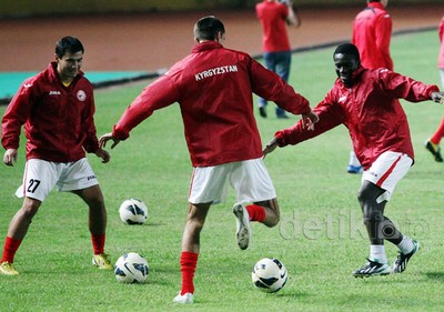 Timnas Kyrgyzstan Jajal Rumput GBK