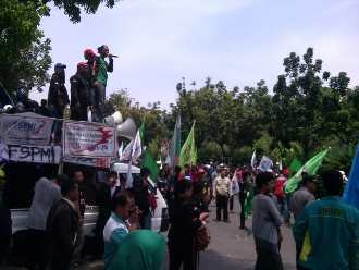 Demo di Depan Kantor Jokowi Usai, Buruh Bubar dengan Tertib