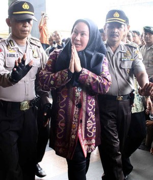 Sengkarut Miliaran Rupiah Dana Hibah dan Bansos Atut