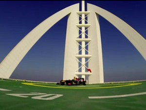 David Coulthard Lakukan Aksi Donut di Atap Hotel Burj Al Arab