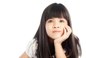 Manfaat yang Didapat si Kecil Saat Ia Punya Teman Khayalan