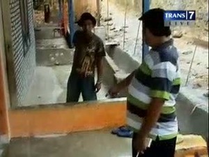 Polisi Buru Penyiram Air Keras