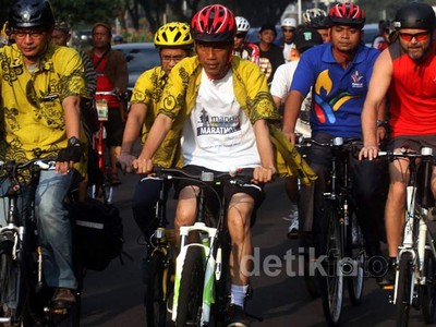 Jokowi ke Kantor Naik Sepeda