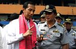 Jokowi Beri Penghargaan Sopir Teladan