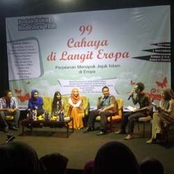 99 Cahaya di Langit Eropa antara Traveling, Sejarah dan Dakwah