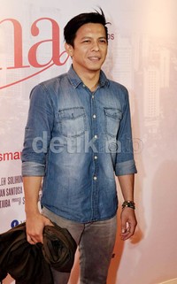 Ia pun tersenyum di depan kamera. Noel/detikHOT.
