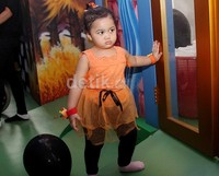 Gaya menggemaskan Amora di acara ulang tahun Cello. Gus Mun/detikHOT.