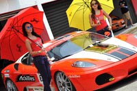 Umbrella girl menjadi pemanis ajang ini. (Dok Achilles)