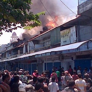 Kompor Gas Meledak, 9 Ruko di Pasar Jengki Manado Terbakar