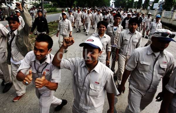 Selain Bedak dan Pulsa, Buruh Minta Jaket dan Kipas Angin