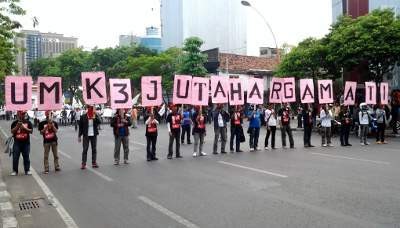 UMK Surabaya 2014 Disepakati Rp 2,2 Juta