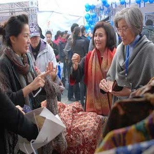 Batik, Nasi Goreng Hingga Sate Ayam Laris di Acara Bazar Beijing