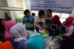Istri Pengemudi Taksi Dapatkan Pelatihan Membuat Kue