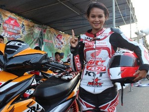 Ilia, Tidak Tanggung Balapan dengan Cowok