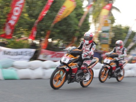 Ilia, Tidak Tanggung Balapan dengan Cowok