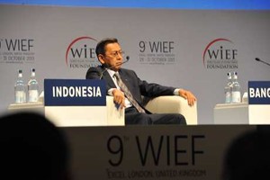Wapres Boediono, Pesawat Kelas Bisnis dan Berbelanja Buku