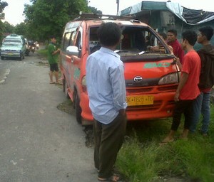 Angkutan Desa di Pematangsiantar Terbalik, Belasan Pelajar Terluka