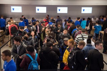 Beberapa negara yang mendapatkan iPad Air secara perdana ini adalah Australia, Amerika Serikat, Singapura, Hong Kong, Jepang dan masih banyak lagi.