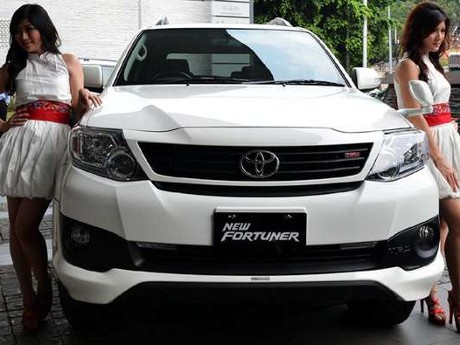 Toyota Pasang Hybrid di Fortuner dan Land Cruiser