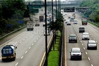 Arus lalu lintas kedua arah lancar.