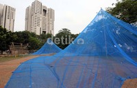 Pasar Seni Jakarta 2013, menampilkan berbagai wahana atraksi dan karya seni yang dibagi dalam empat zona kehidupan, yaitu zona angin, api, air dan tanah.