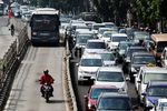 Tak Takut Denda, Pemotor Terobos Jalur Busway