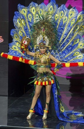 Whulan Sukses Curi Perhatian di Kontes Kostum Nasional