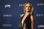 Rosie Huntington-Whiteley Pamer Punggung Seksi