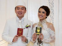 Penyanyi Winda Viska telah resmi menikah dengan pusaha Mulyadi Tan. (dok. detikHOT)