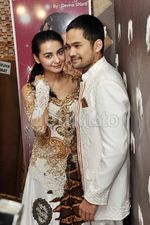 Ini Baju Pengantin Shireen Sungkar dan Teuku Wisnu