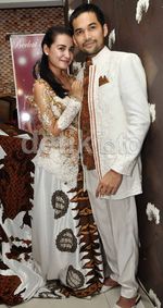 Ini Baju Pengantin Shireen Sungkar dan Teuku Wisnu