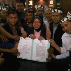 Walikota Risma Sepakat UMK Surabaya 2014 Rp 2,2 Juta