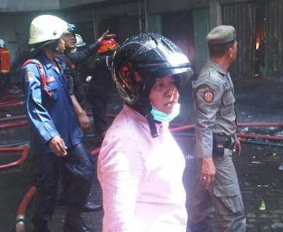 Walikota Ikut Pantau Pemadaman Kebakaran Pertokoan Pacific Megah