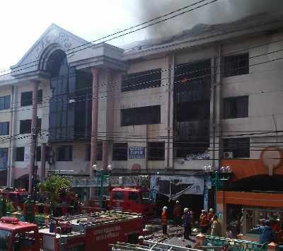 Api Belum Padam, 13 Ruko Pacific Megah Dupak Ludes Terbakar