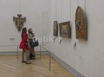 Dari Eiffel ke Louvre, Acha dan Dewi Sandra Cari Jejak Islam di Paris