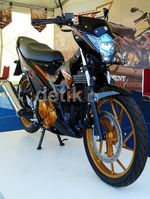 Suzuki Satria Berwarna Emas