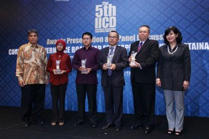 BCA Ukir Prestasi dalam IICD Conference and Corporate Governance Awards 2013