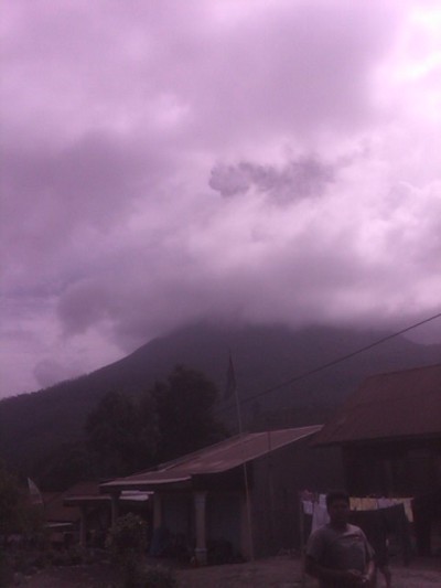 Awan Panas Mulai Menyertai Letusan Gunung Sinabung