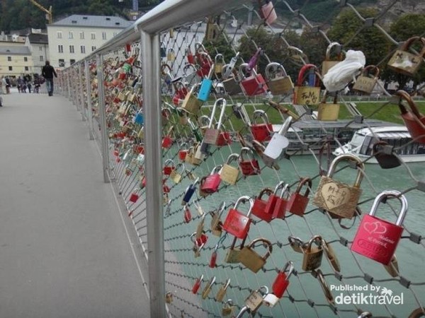 Uniknya Gembok Cinta di Salzburg, Austria