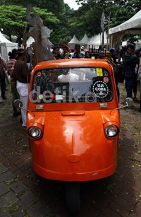 Mulai dari soal kekacauan buruknya sistem transportasi hingga pencemaran udara karena emisi gas buang.