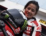 Desti Jatuh Cinta Pada Ducati